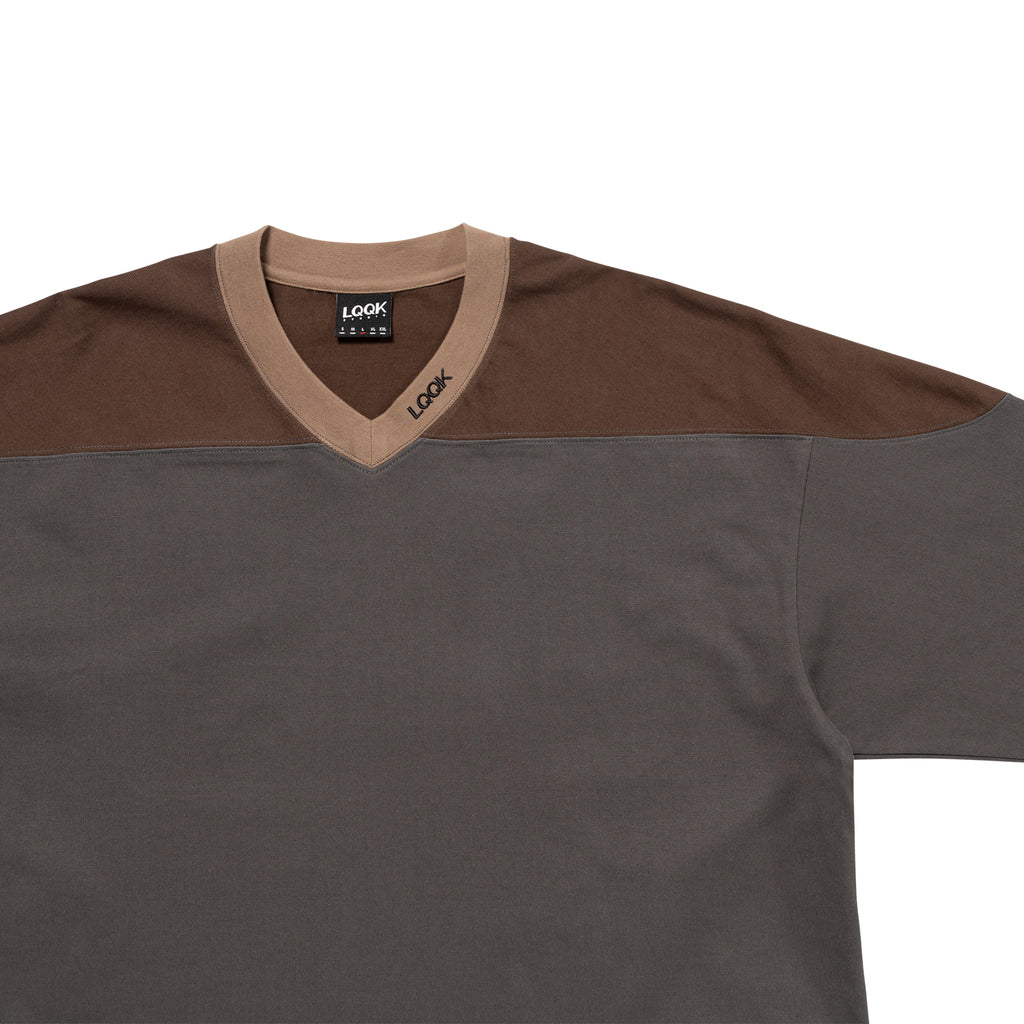 HOCKEY TEE - Brown/Grey